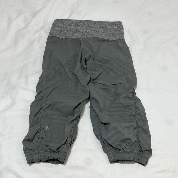 Ivivva by Lululemon Live To Move Crops Slate Heathered Grey Ruched Joggers - Picture 7 of 11